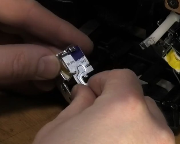 Наклеиваем изоленту