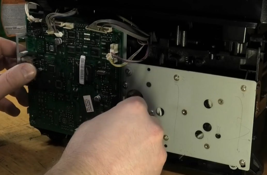 Снимаем плату