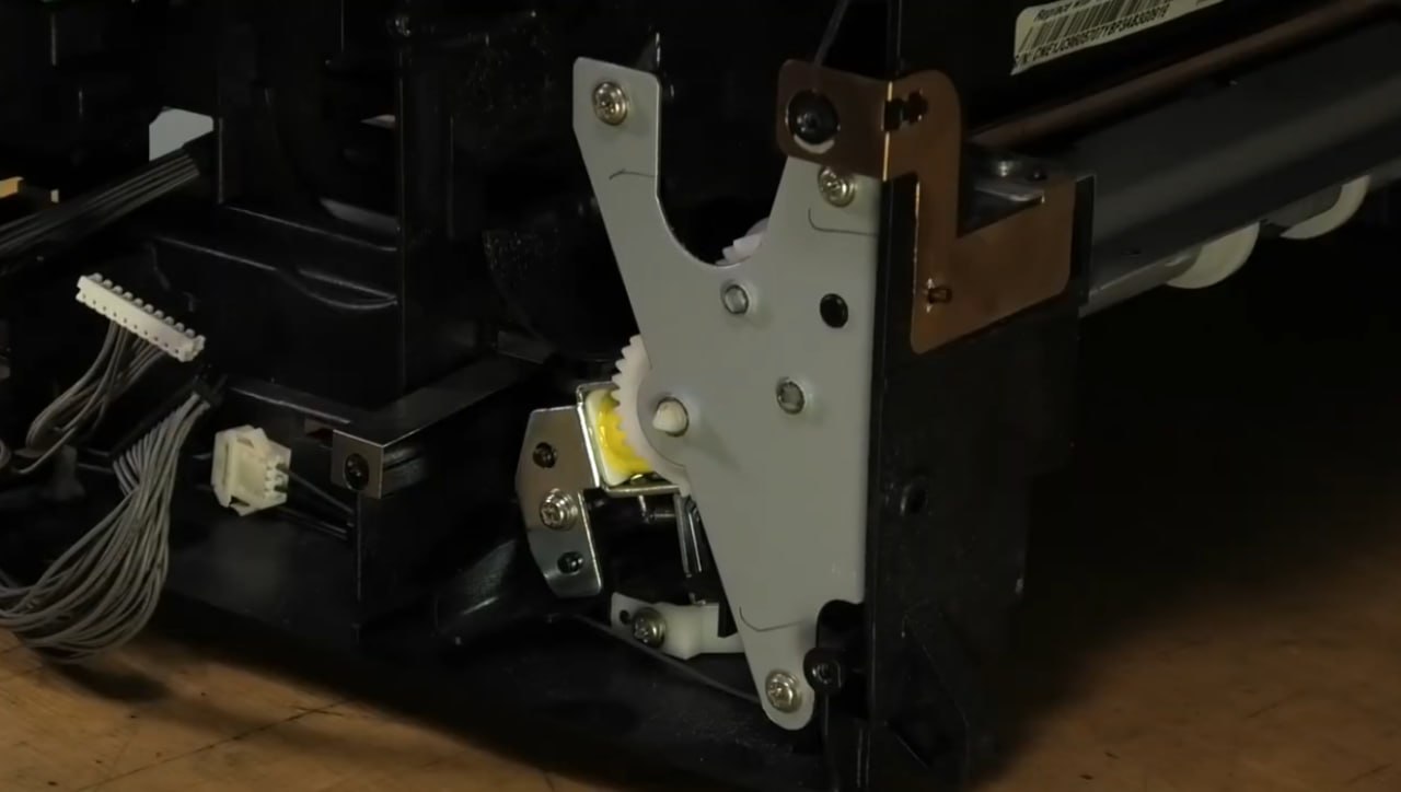 Снимаем блок шестерней, чтобы добрать до соленоидов